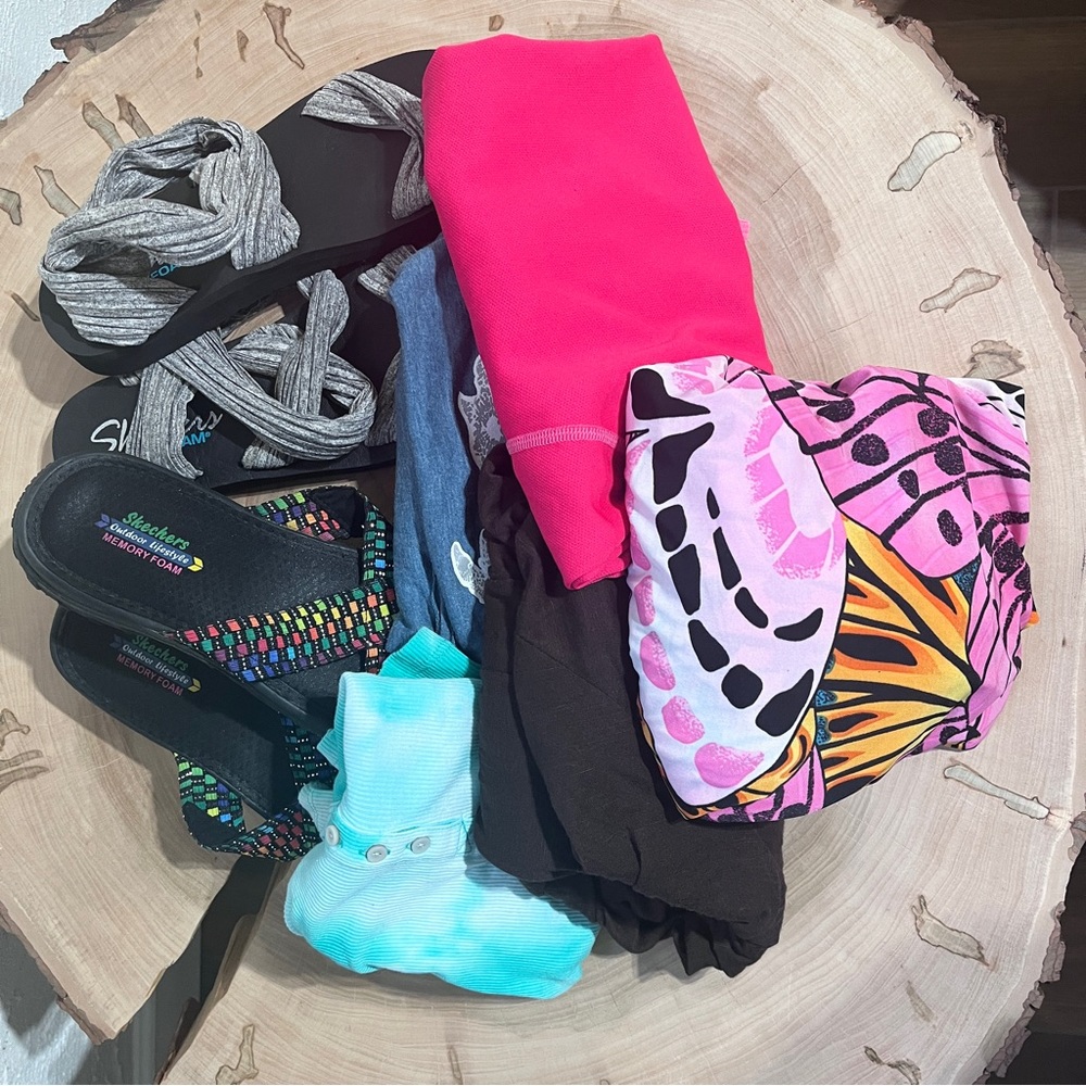 5lbs - Size 9 Skechers Sandals & Beautiful Great Condition XL Women’s Clothes!